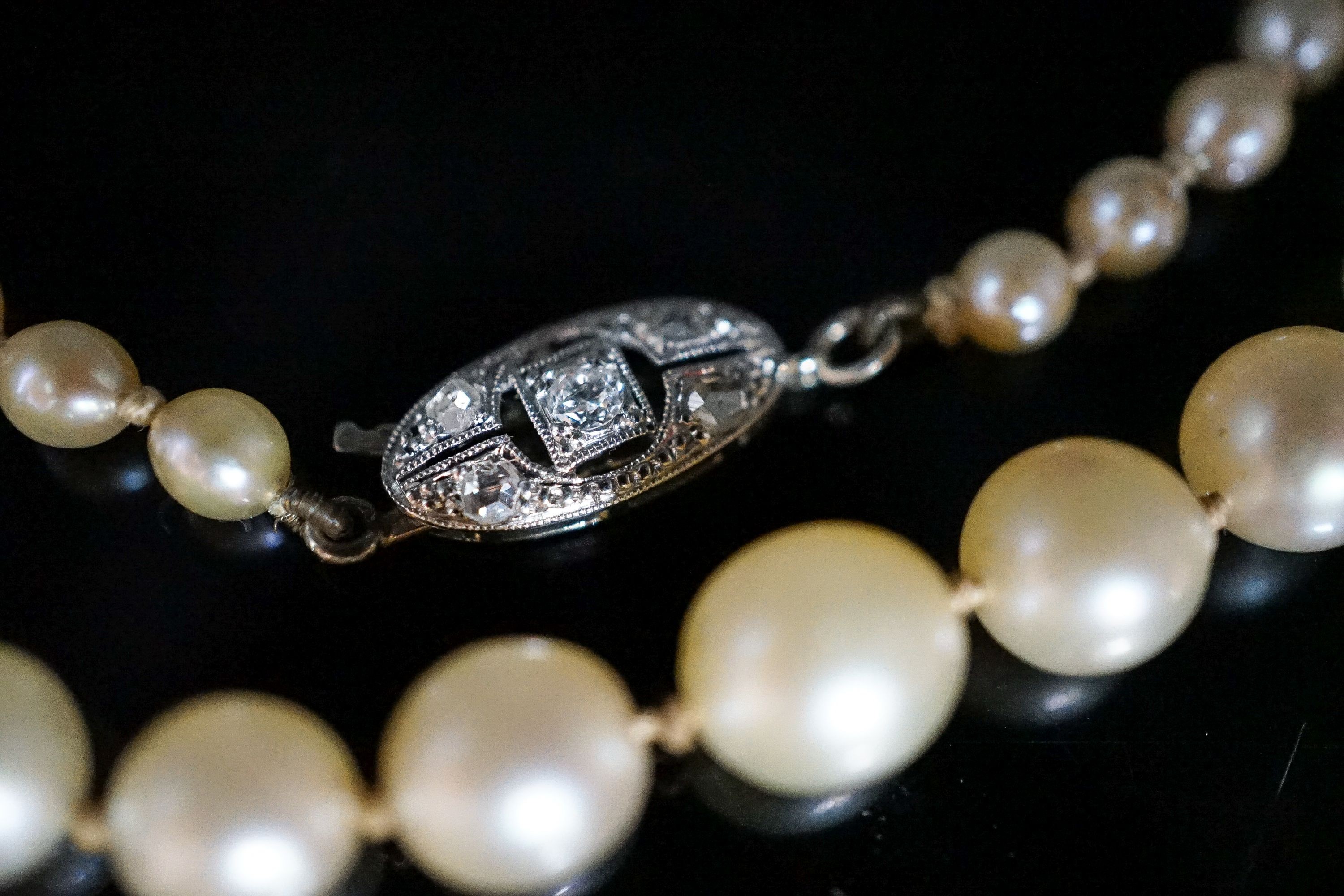 A single strand graduated cultured pearl necklace, with diamond set 14ct and plat clasp, 47cm, gross 13.3 grams.